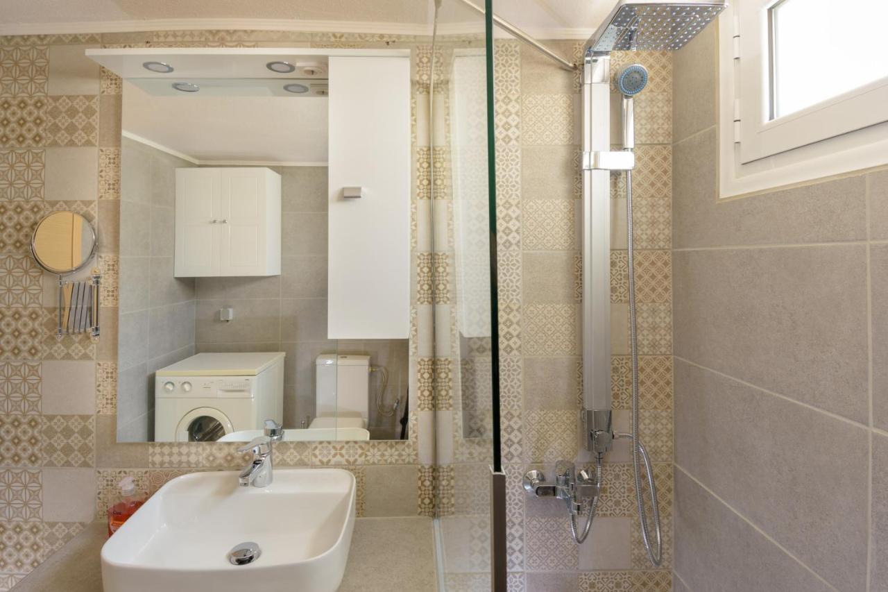 אלונדה Margarita'S Seafront Luxury Apartment מראה חיצוני תמונה