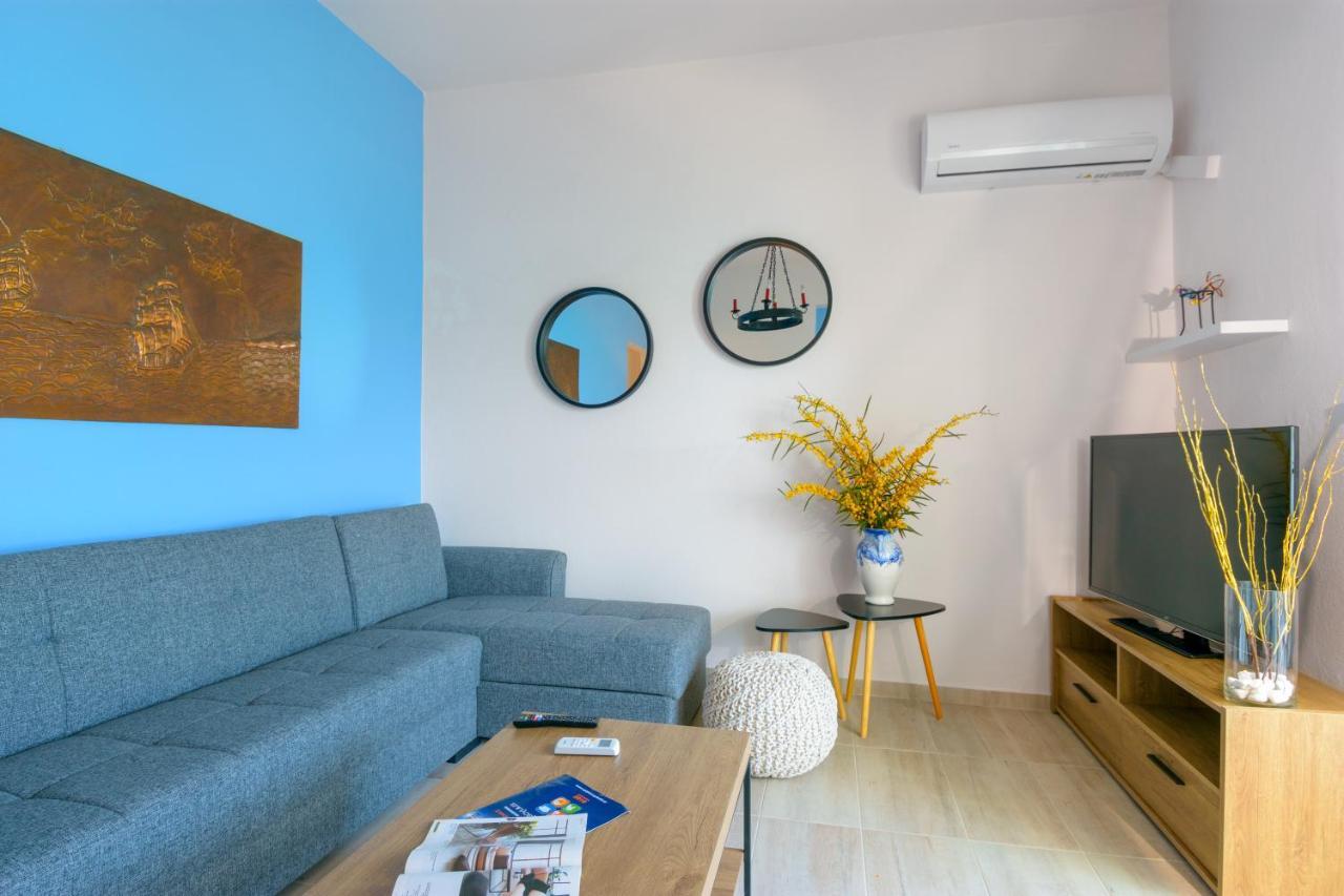 אלונדה Margarita'S Seafront Luxury Apartment מראה חיצוני תמונה