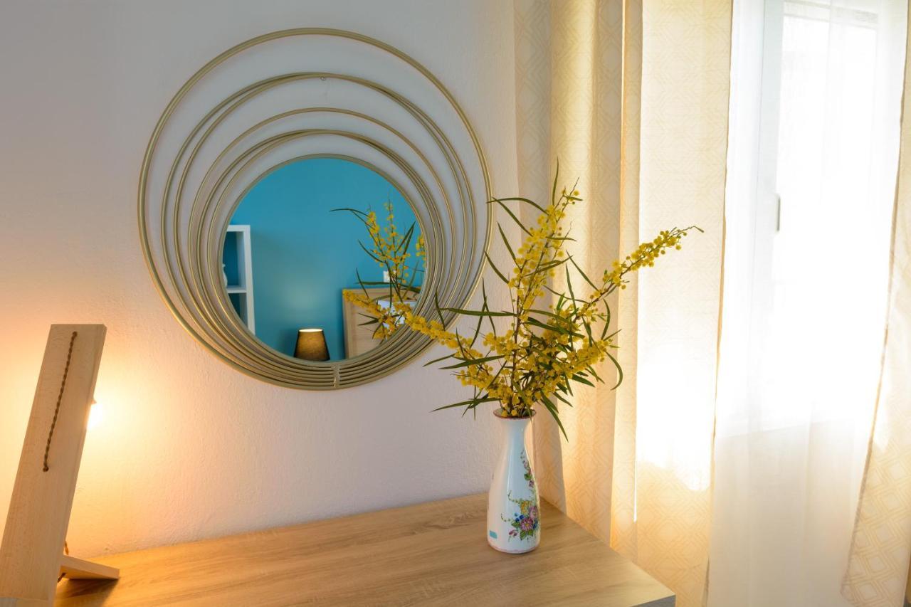 אלונדה Margarita'S Seafront Luxury Apartment מראה חיצוני תמונה